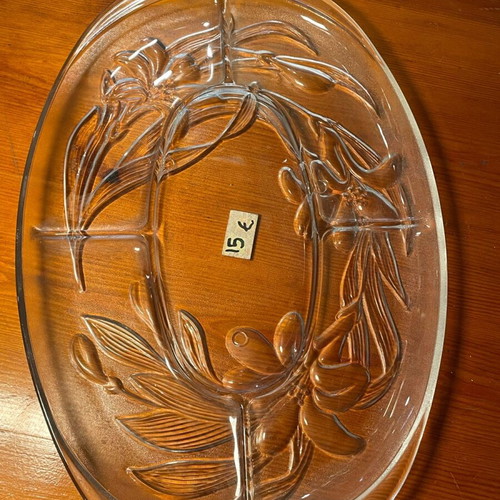 Glass carved serving platter for nuts with flower design