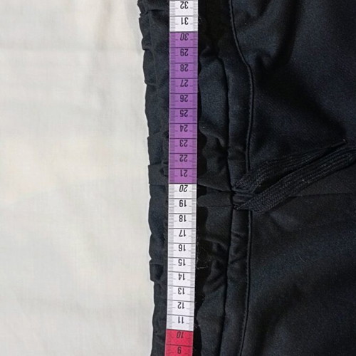 Capri pants black like new with pockets and elastic waist