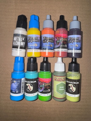 Бои за модели за миниатюри Scalecolor и Army Painter като нови