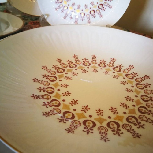 Hennemberg 1777 porcelain complete dinnerware set used