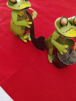 Handmade metal frog decorations