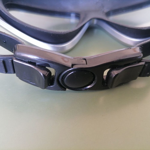 New Dolfin snorkeling mask black silicone straps