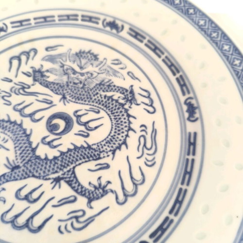 Chinese porcelain plate like new, diameter 23 cm