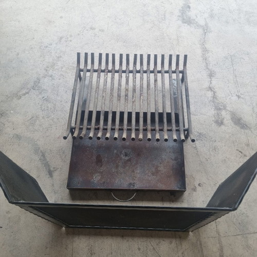 Fireplace screen and grate like new, foldable, 500x1000mm and 500x550mm