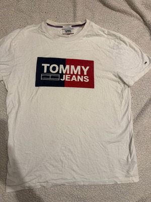 Tommy Jeans white Tshirt with print like new, size L