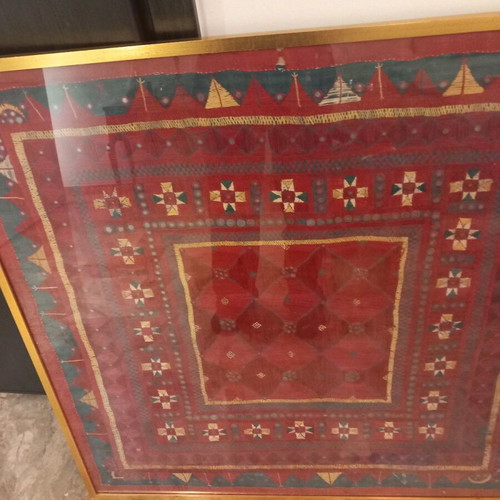 Handmade wall rug in frame like new, 91x91