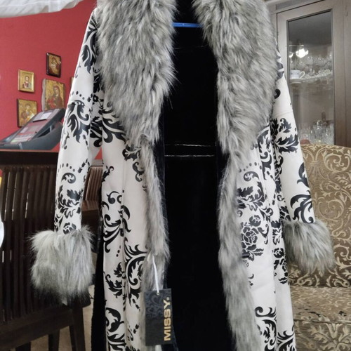 Coat with fur one size, like new