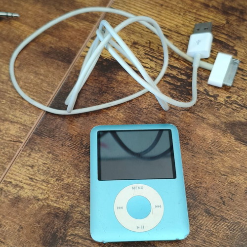 iPod Nano 3rd Generation 8GB blue used with charger