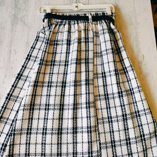 Women's skirt with belt and pockets new, knee-length, black and white