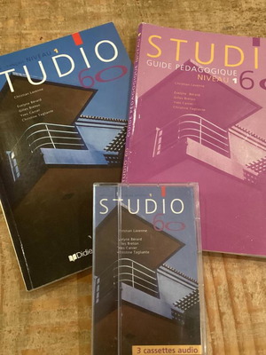 Studio 60 niveau 1 πακέτο αχρησιμοποίητο με 2 βιβλία, CD και 3 κασέτες