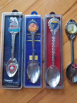 Set of 4 collectible souvenir spoons from USA, New Zealand, Tenerife, Dubai