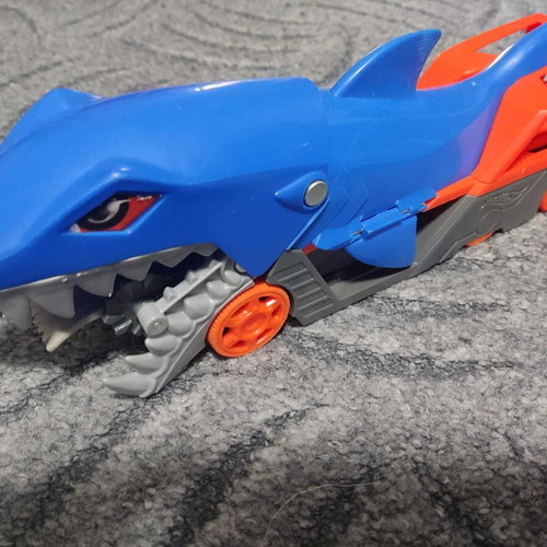 Hot Wheels Shark Truck GVG36 like new