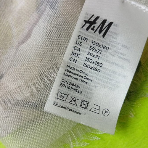 H&M women's scarf like new with floral pattern multicolor