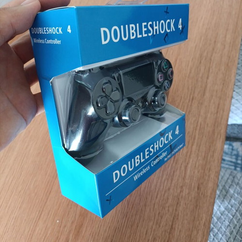 PlayStation 4 Doubleshock Controller new with charging cables