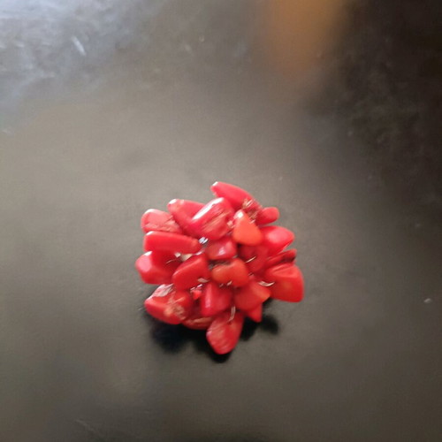 Ring with red beads like new, adjustable diameter