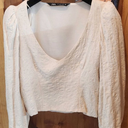 Zara cream blouse like new with floral patterns, fitted waist