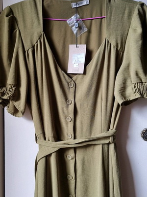Attrattivo dress new with vintage sleeves and olive green belt
