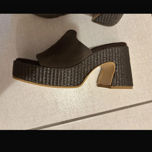 So Chic By Vsk Tsokara clogs size 38 new, brown