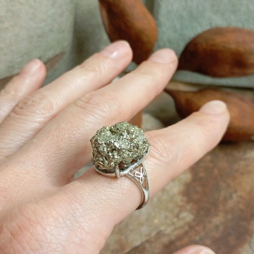 Women's ring with euhedral pyrite new, silver color