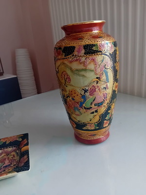 Vase and ashtray like new