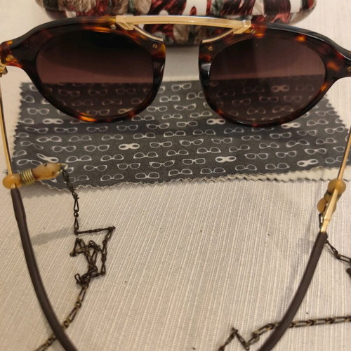 Ana Hickmann sunglasses like new, brown with chain and case