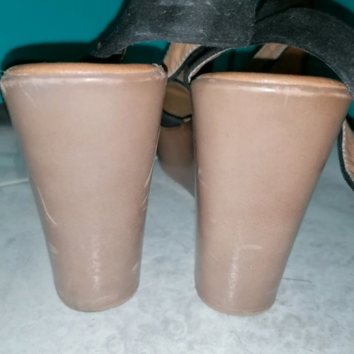 Platform sandals used with crisscross laces, size 41, black