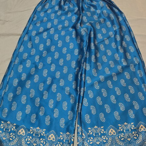 Set of pants and crop top like new, white and blue