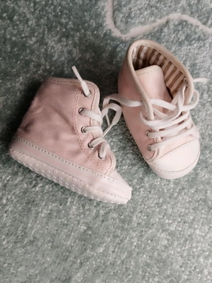 Benetton baby infant booties light pink like new