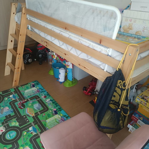 Loft bed like new without mattress