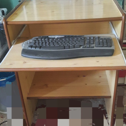 Computer desk like new, small size