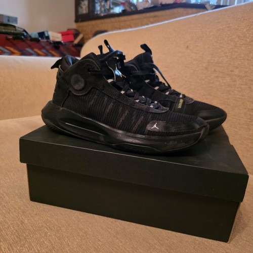 Jordan Jumpman 2020 sneakers used, size 42, black