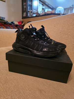 Jordan Jumpman 2020 sneakers used, size 42, black