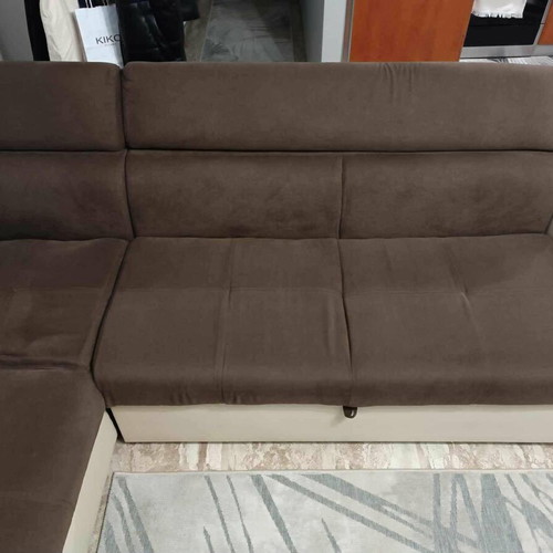 Corner sofa with extra and storage space like new