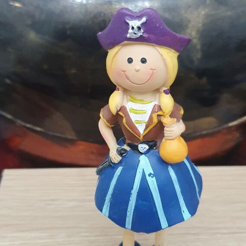Pirate and pirate girl ceramic figures, 16 cm