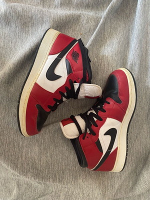 Air Jordan 1 Mid Chicago Black Toe σαν καινούργιο, μέγεθος 39