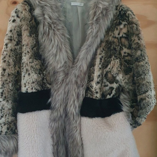 Faux fur coat with leopard design new, size L