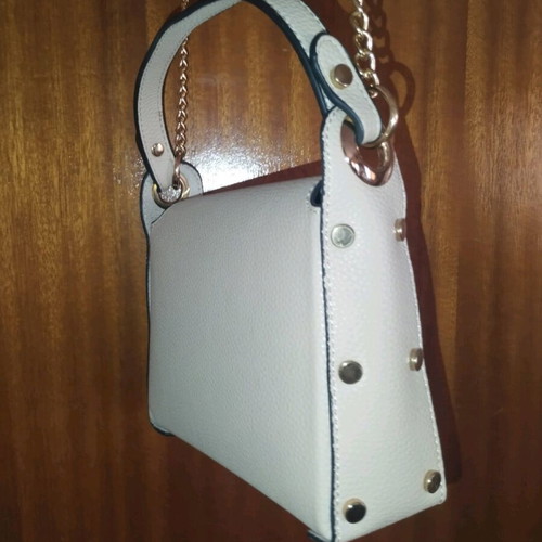 Beige shoulder bag like new with detachable strap