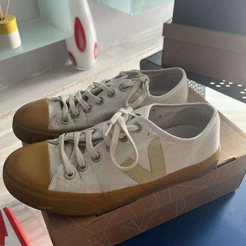 Veja sneakers size 39 used, white athletic shoes