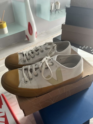 Veja sneakers μέγεθος 39 μεταχειρισμένα, άσπρα αθλητικά παπούτσια