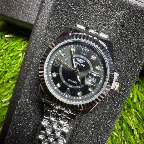 Luxurious Watch Silver and Black New Quartz with Date Display