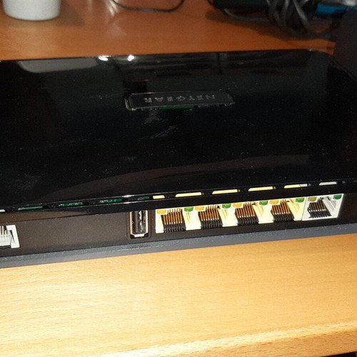 Netgear DGND3700v2 N600 ADSL Modem Router like new with cables