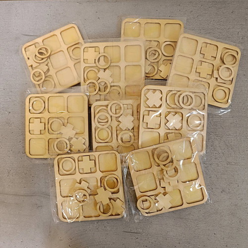 Tic Tac Toe set of 9 pieces new wooden