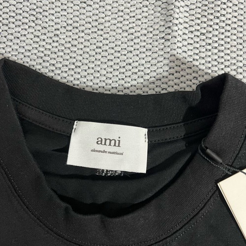 Ami Tee Large new, black and red