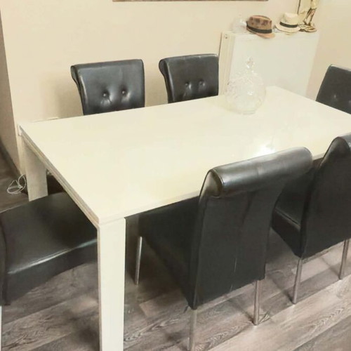 Dining set lacquered with 6 leather chairs used