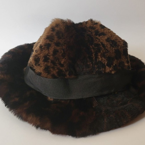 Vintage leopard fur hat like new