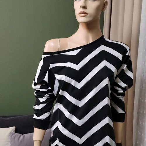 H&M blouse used with geometric pattern, size M