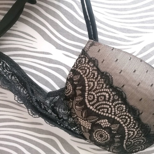 Luna women's bra with black lace and double strap, size 85 B