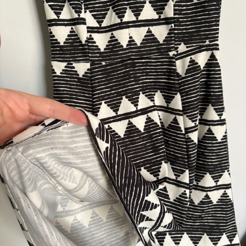 Mini dress H&M with geometric patterns XS like new