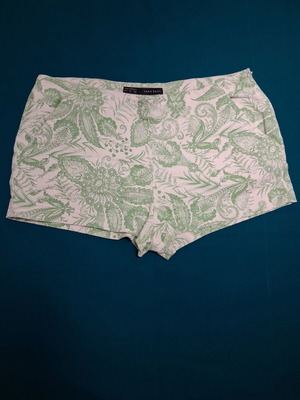 Zara shorts with side pockets and zippers like new, size S