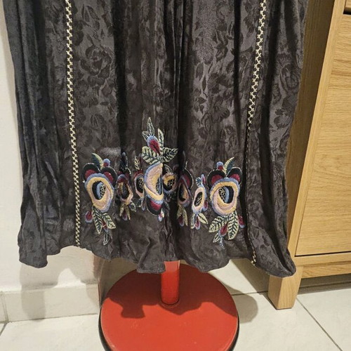Zara dress with embroidery like new, size XS, black multicolor